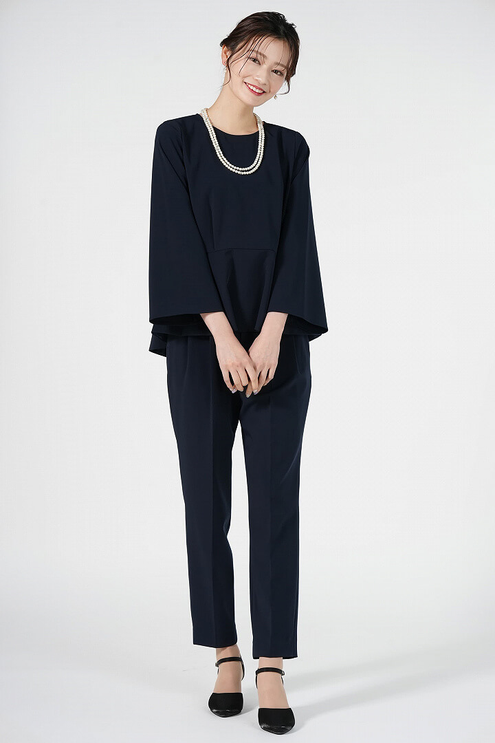 UNITED ARROWS green label relaxing
パールボタン付きネイビーパンツドレス