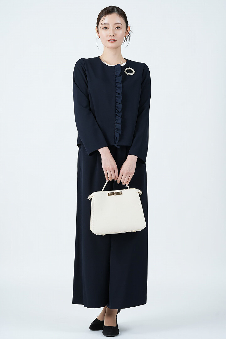 White Joola
片シフォンフリルネイビーパンツスーツセット