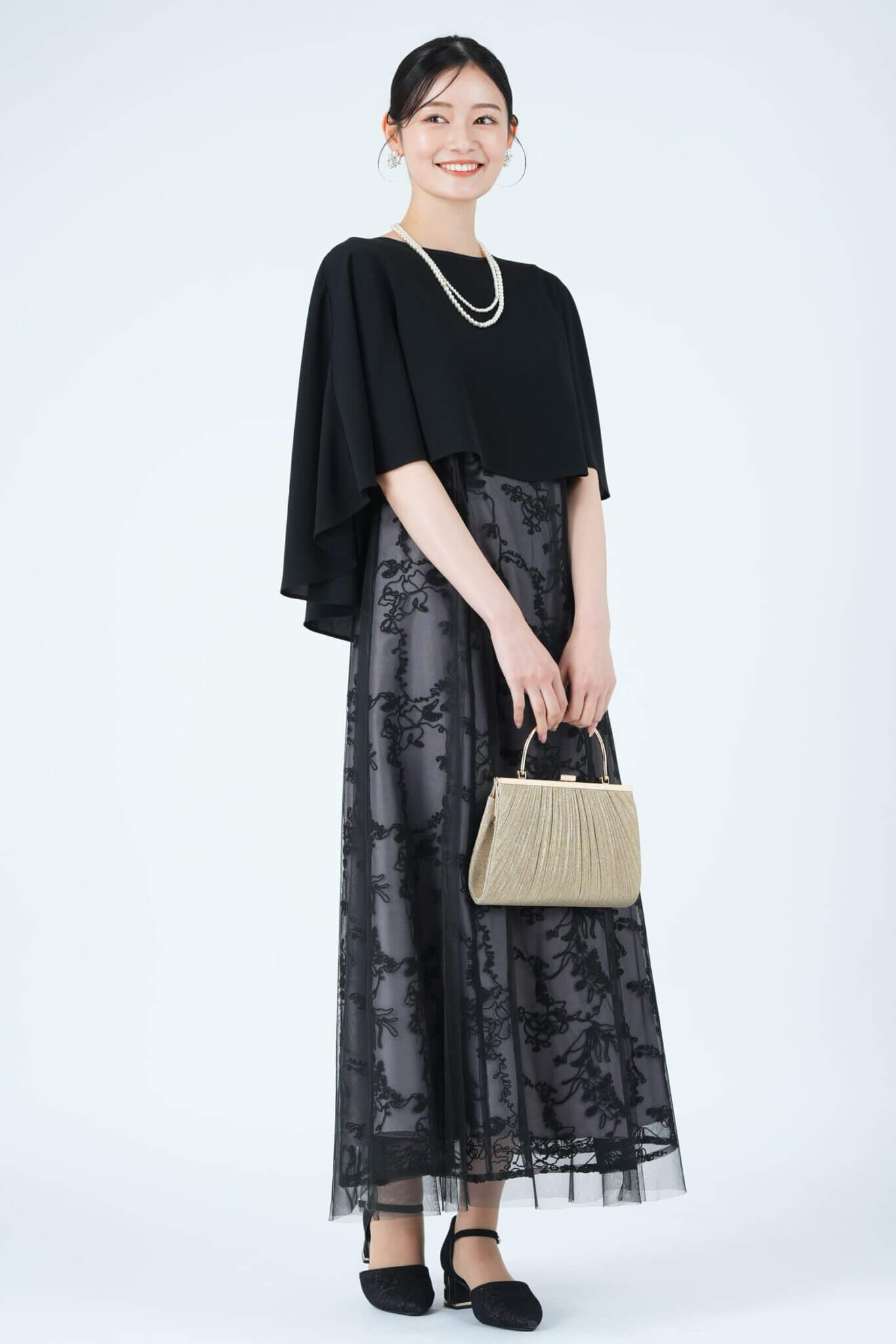 LACOUPE
シフォンケープ×コード刺繍ブラックドレス