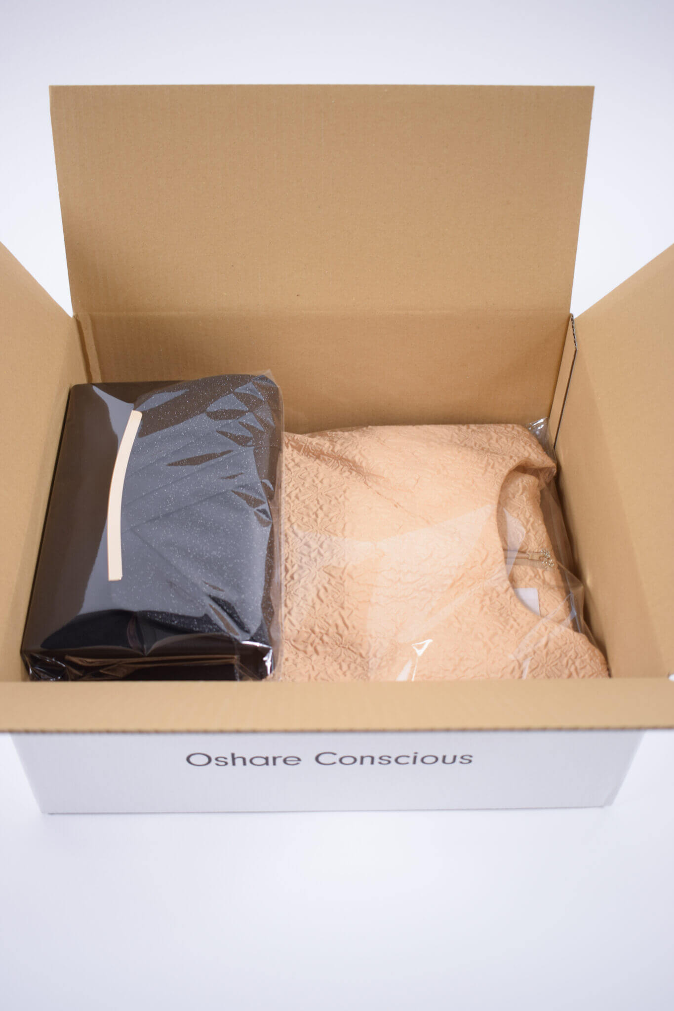 レンタルした商品は段ボールで届けられます