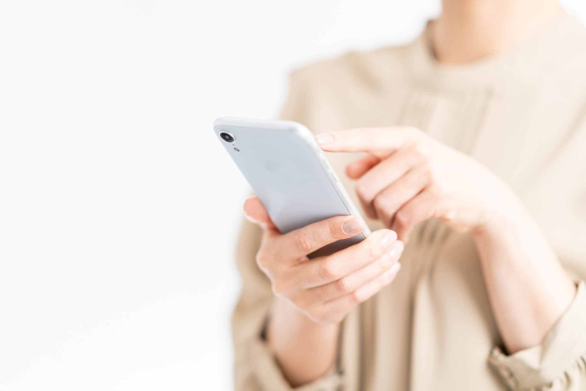人気のレンタルドレスサイト8社を比較表でチェック